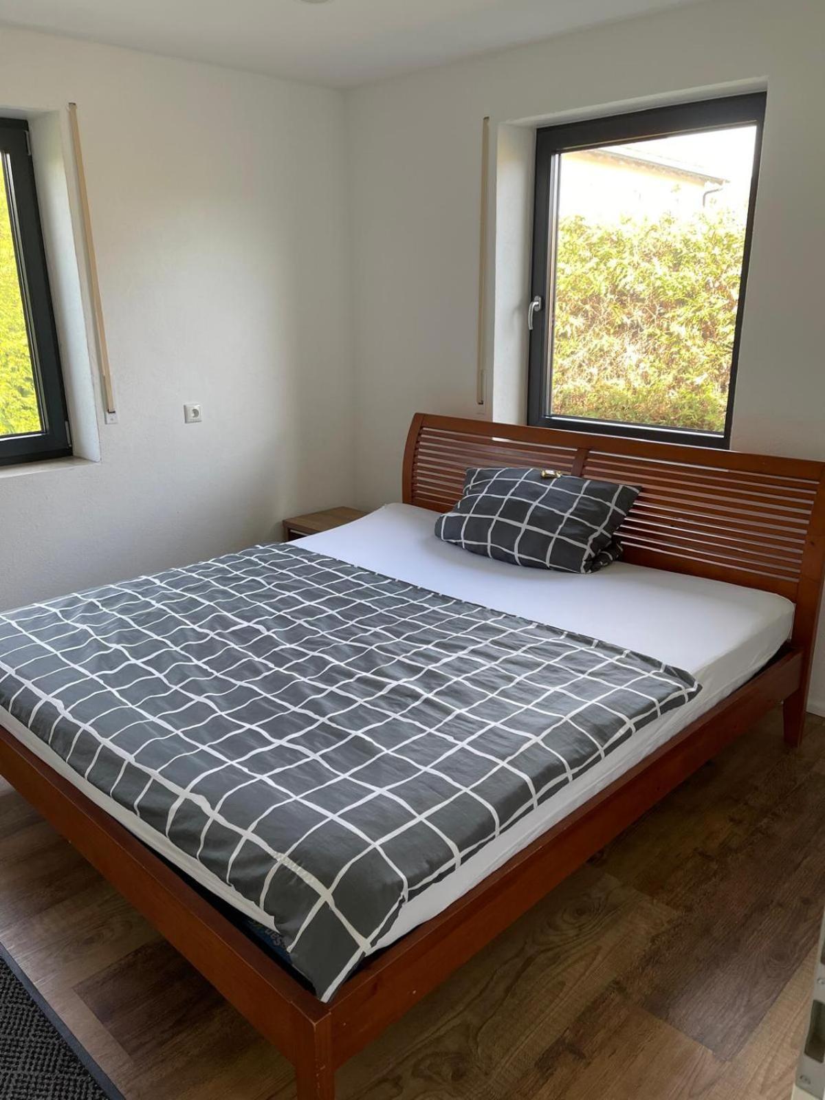 Bungalow In Ruhiger Siedlung Mit Stellplatz Landshut Exterior foto